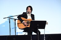 生歌唱する大森元貴。