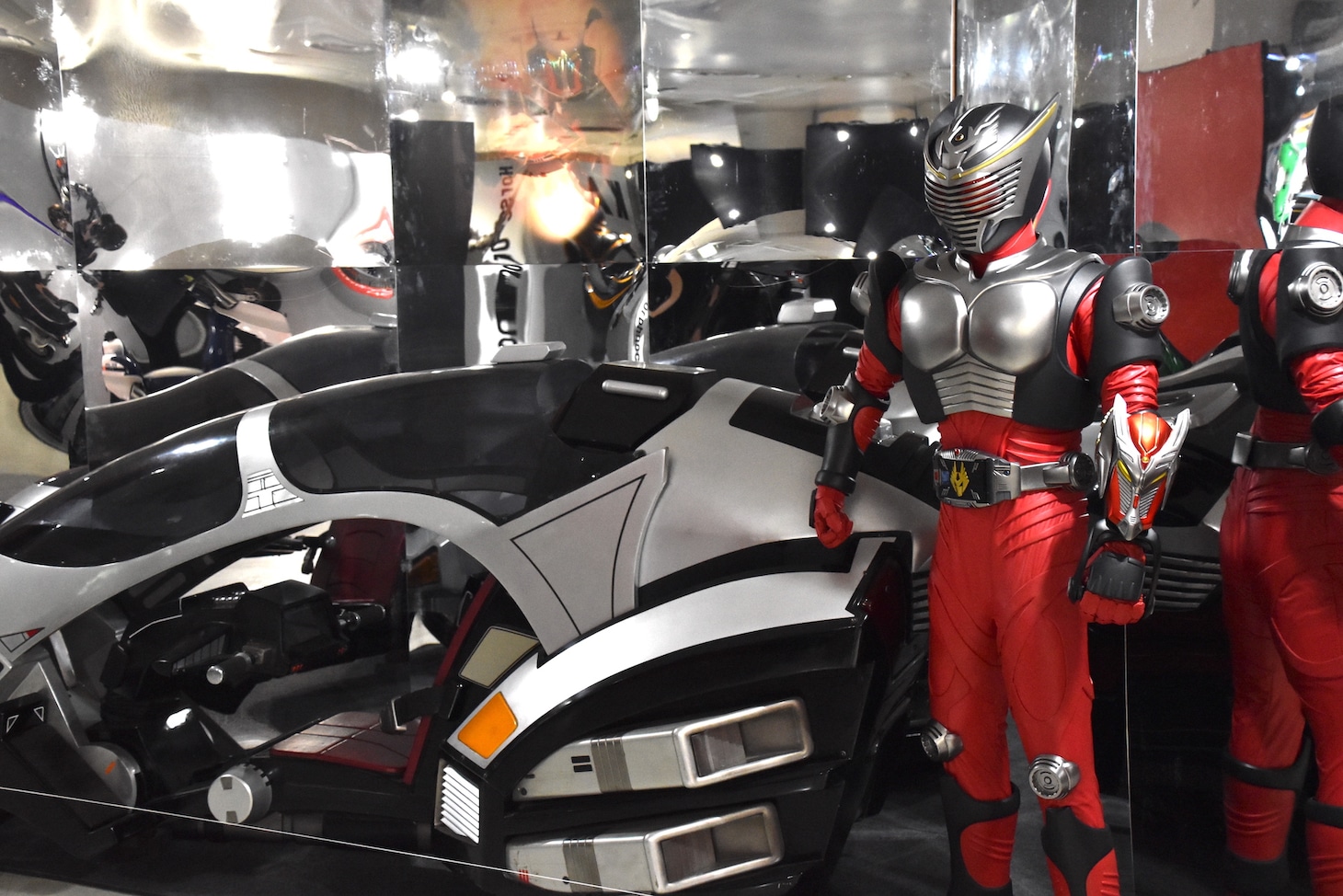 「生誕50周年記念 THE仮面ライダー展」内覧会の様子。