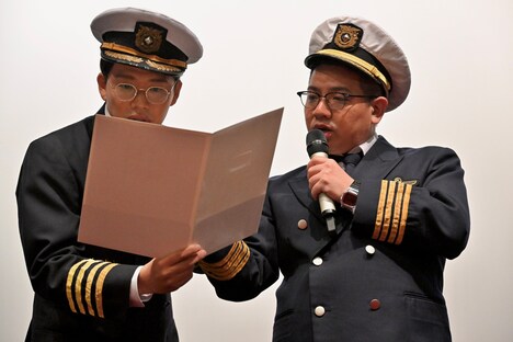 左から亜生、昴生。