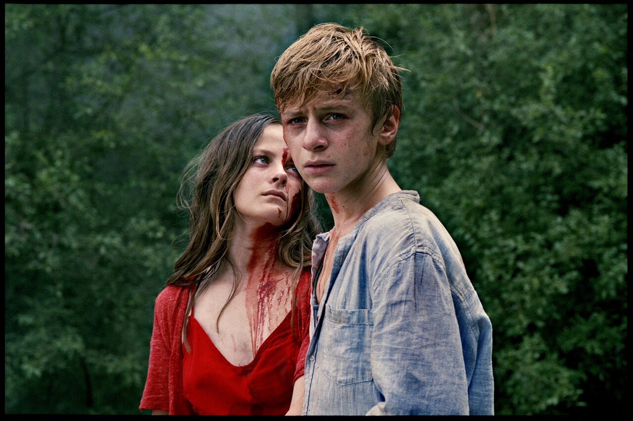 ファブリス・ドゥ・ヴェルツ監督作「依存魔」の予告解禁、病院を抜け出し逃避行へ