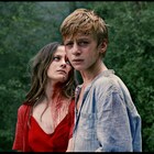 ファブリス・ドゥ・ヴェルツ監督作「依存魔」の予告解禁、病院を抜け出し逃避行へ