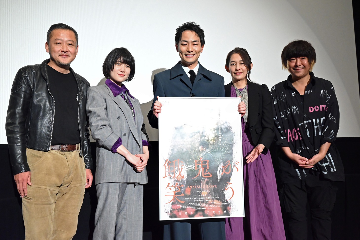 「餓鬼が笑う」初日舞台挨拶の様子。左から川瀬陽太、柳英里紗、田中俊介、片岡礼子、平波亘。