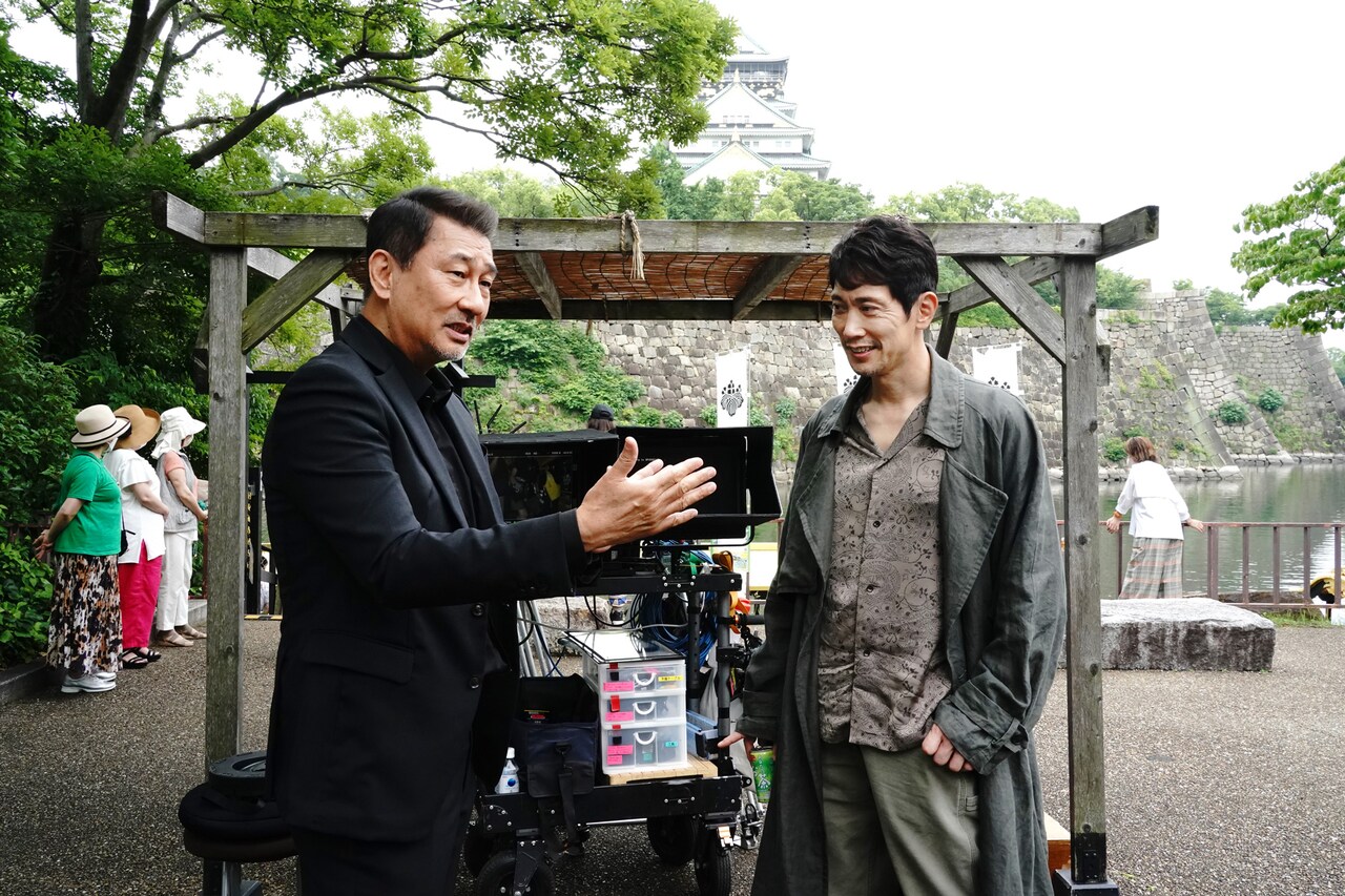 中井貴一×佐々木蔵之介「嘘八百」のメイキングカット到着、安田章大も捉える