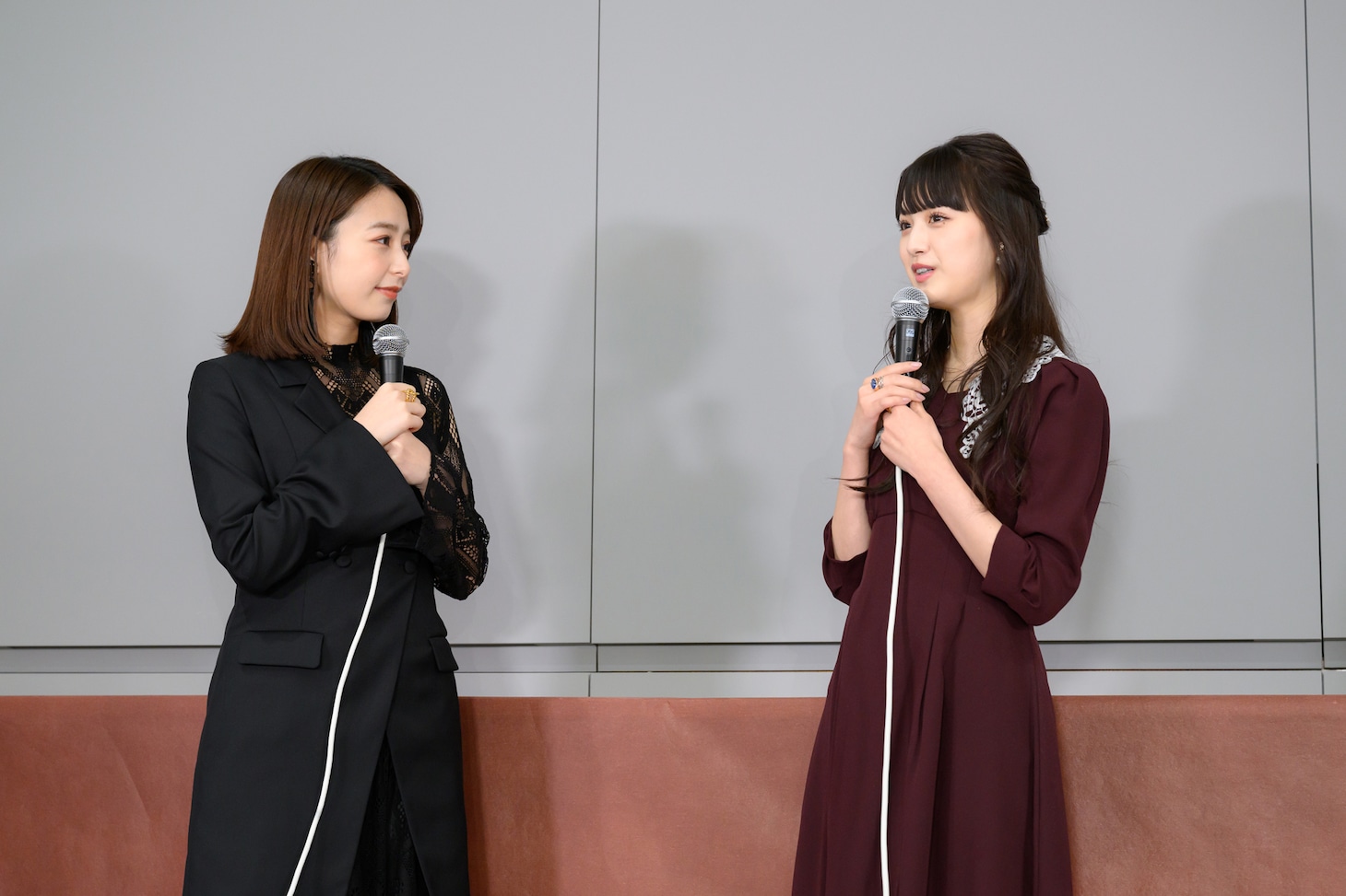 左から宇垣美里、鶴嶋乃愛。