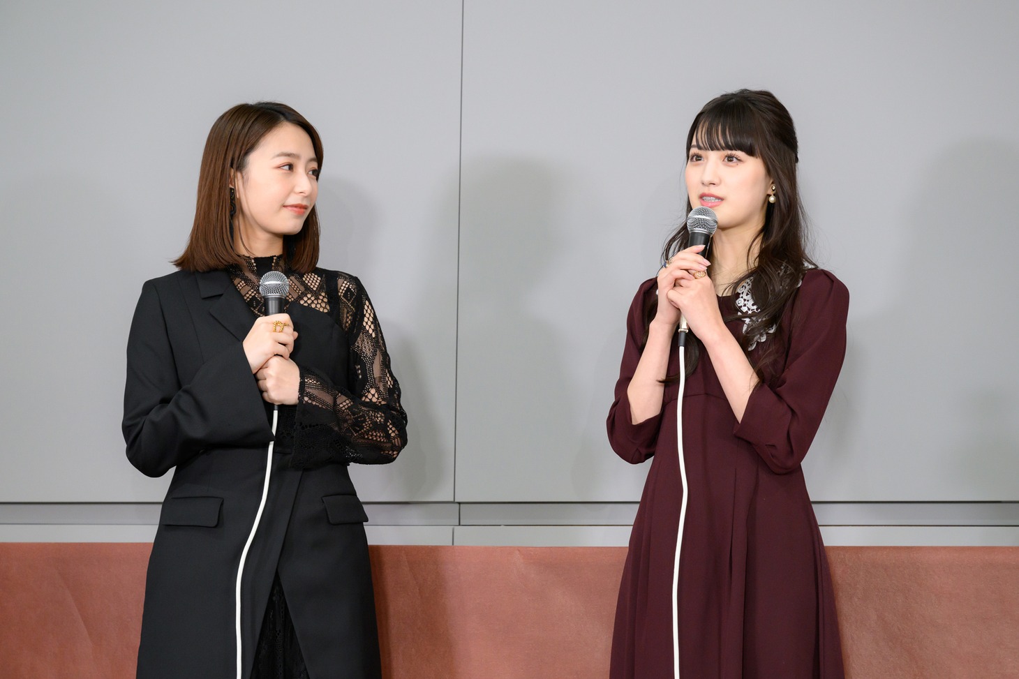 左から宇垣美里、鶴嶋乃愛。