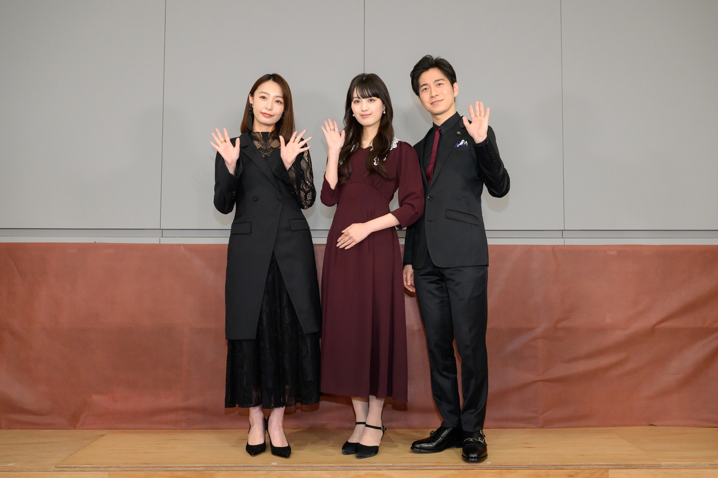 左から宇垣美里、鶴嶋乃愛、村井良大。
