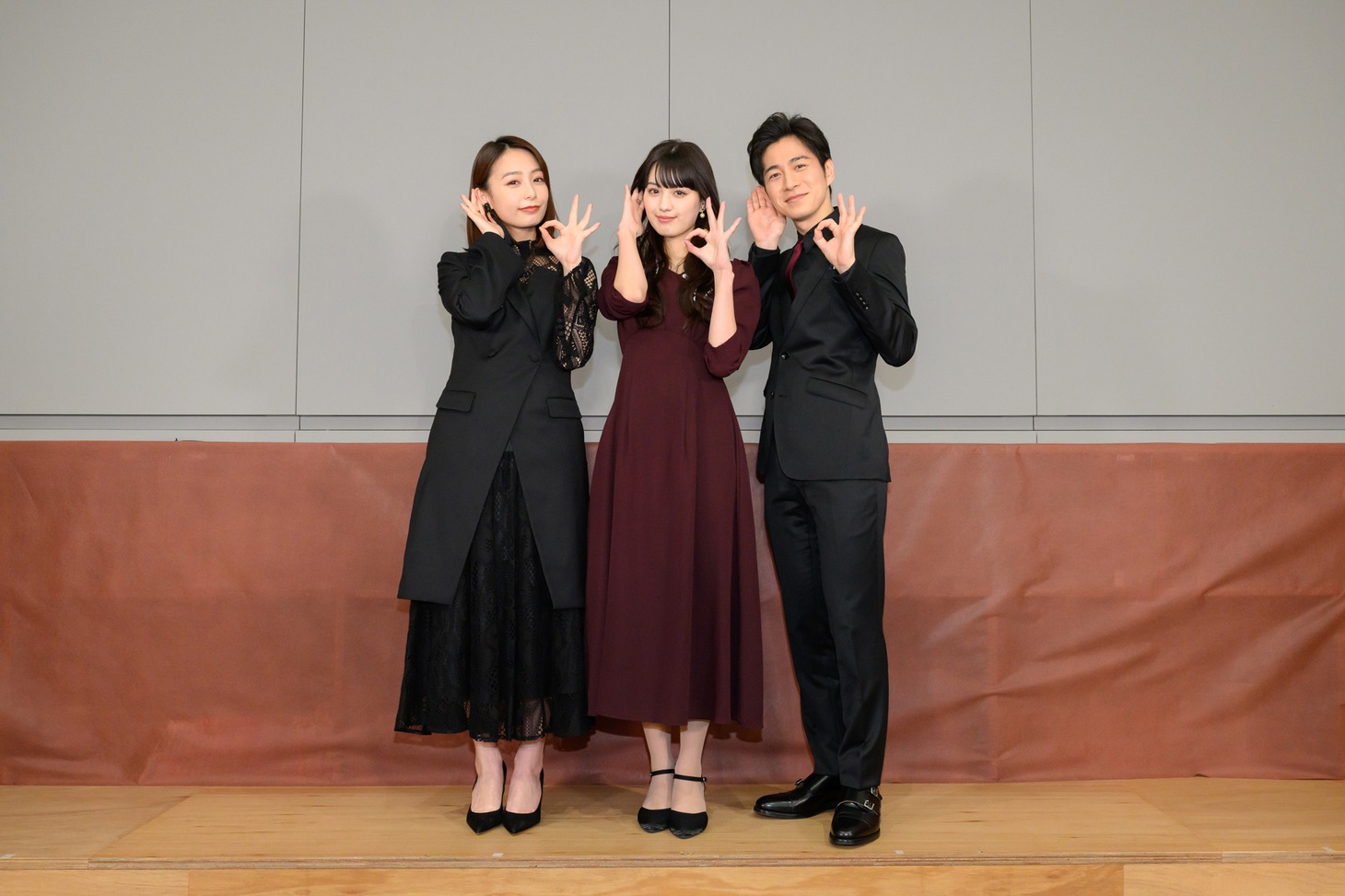 左から宇垣美里、鶴嶋乃愛、村井良大。