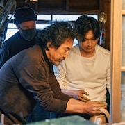 「ファミリア」役所広司と吉沢亮がろくろを回すメイキング写真公開