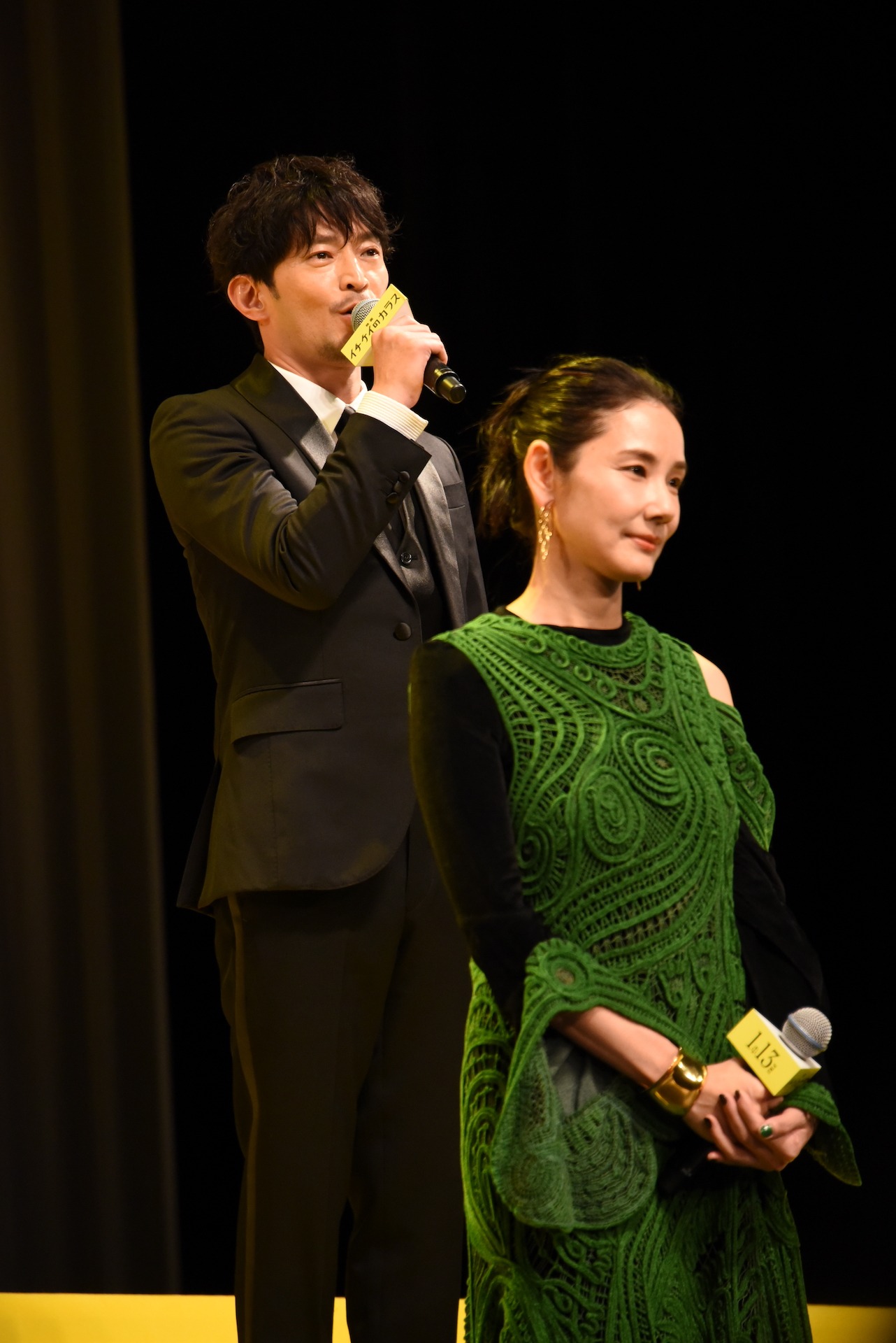津田健次郎（左）