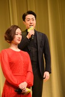 尾上菊之助（中央）