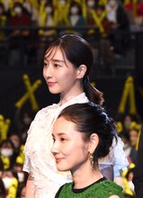 田中みな実（奥）