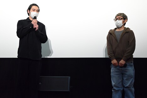 左から柄本佑、加藤一浩。