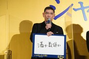 究極の2択は「酒か数値か」と答える杉本哲太。