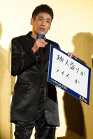 究極の2択は「麺大盛かライスか」と答える佐藤隆太。