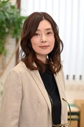 時田仁子役の大塚寧々。