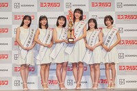 ミスマガジン2022の授賞式の様子。