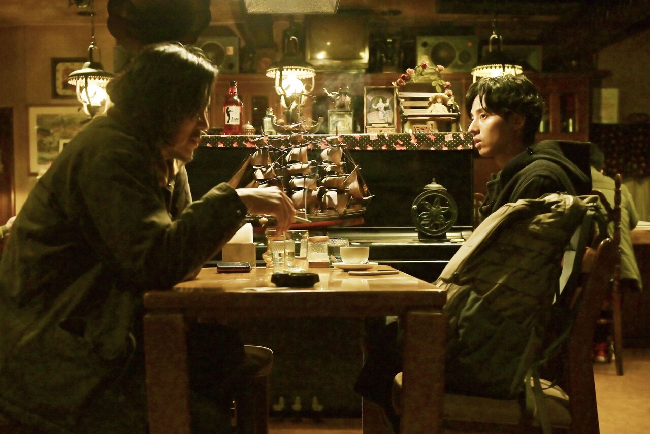 藤ヶ谷太輔×豊川悦司、人生から逃げ続けるダメ親子の会話捉えた「そし僕」本編シーン