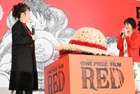 田中真弓（左）と名塚佳織（右）。