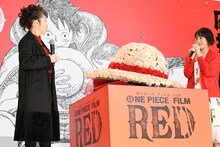 田中真弓（左）と名塚佳織（右）。