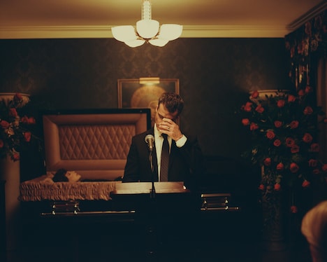 ジュリアン役のパトリック・イヴォン。(c) Fred Gervais