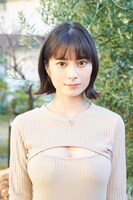 牛本カンナ役の大久保桜子。