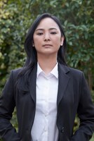 猿渡エリカ役の三輪ひとみ。