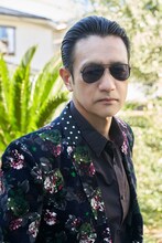 青原大地役の飯田基祐。