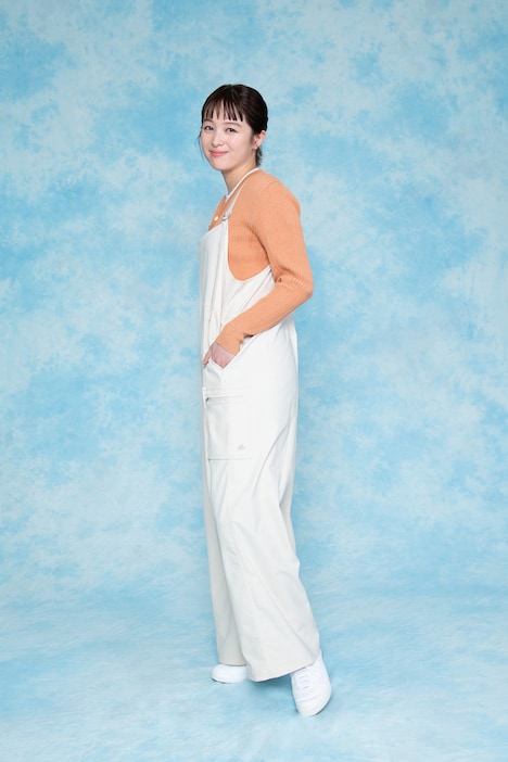 岸田サチ役の清野菜名。