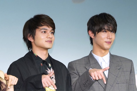 左から北村匠海、中川大志。