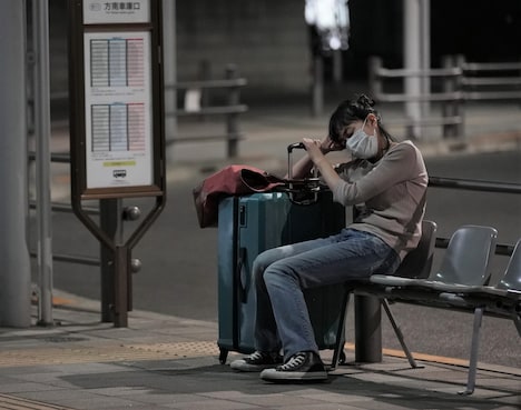 「夜明けまでバス停で」場面写真  (c)2022「夜明けまでバス停で」製作委員会