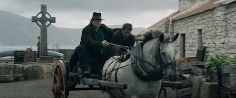 「イニシェリン島の精霊」より、街の場面。