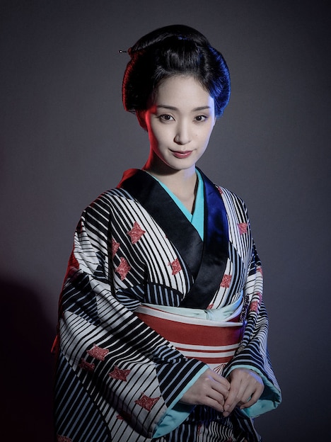 剛力彩芽扮するおりょう。