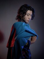 矢崎広扮する高梨明。