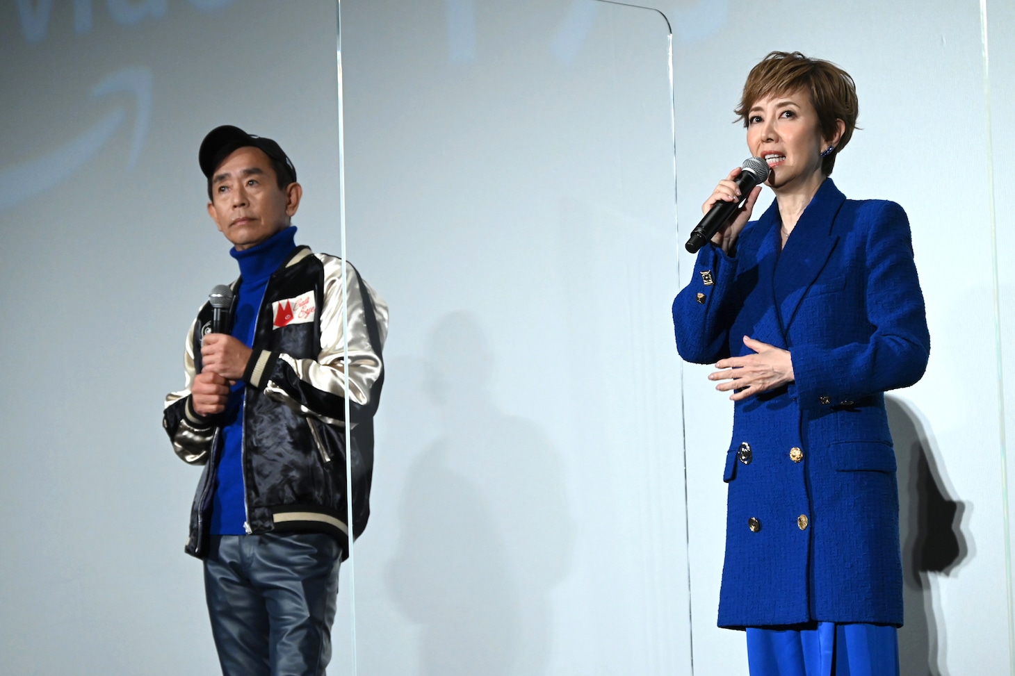 左から栗田貫一、戸田恵子。