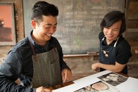 左からロバート・コンドウ、堤大介。