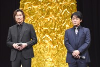 左から豊川悦司、片岡愛之助。