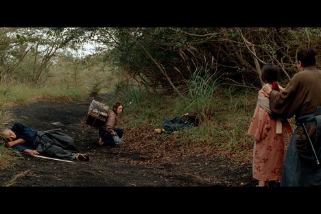 「クモとサルの家族」場面写真