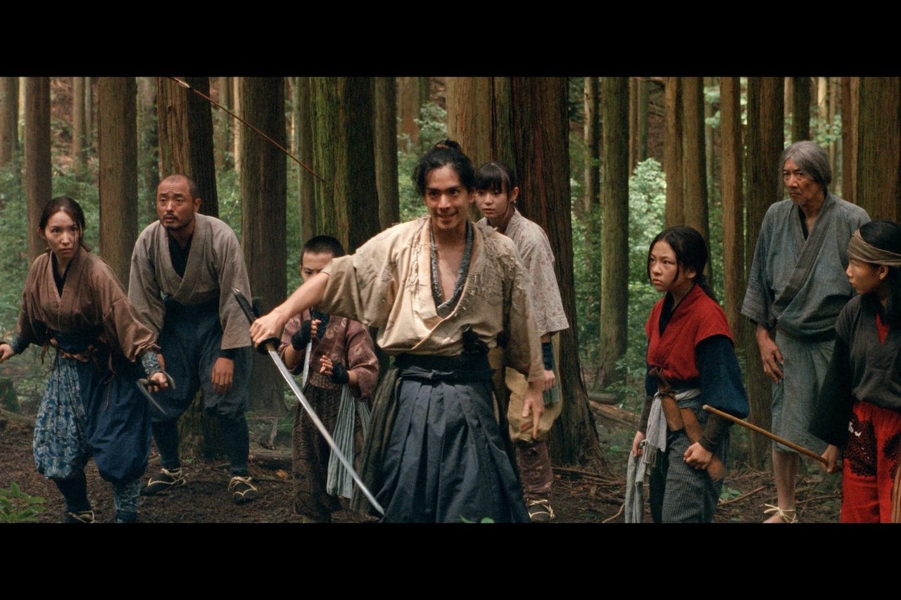 黒羽麻璃央が「クモとサルの家族」の役語る映像公開、東北言葉使った劇中シーンも