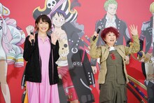 左から名塚佳織、田中真弓。