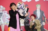 サンジのセリフを披露する名塚佳織（左）。