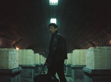 「最後まで行く」より、岡田准一演じる工藤。