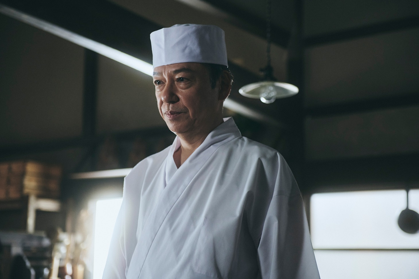 板尾創路演じる戸川幸宏。