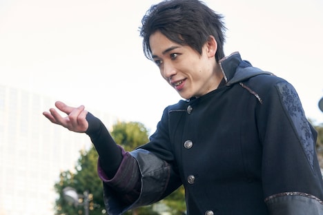 「仮面ライダーアウトサイダーズ ep.2 滅びの予兆とデザストの覚醒」場面写真