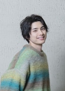 奥沢律役の本田響矢。