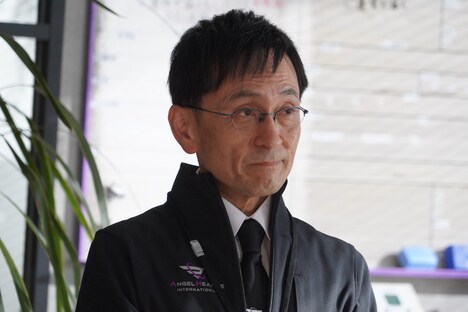 田ノ下貢役の徳井優。