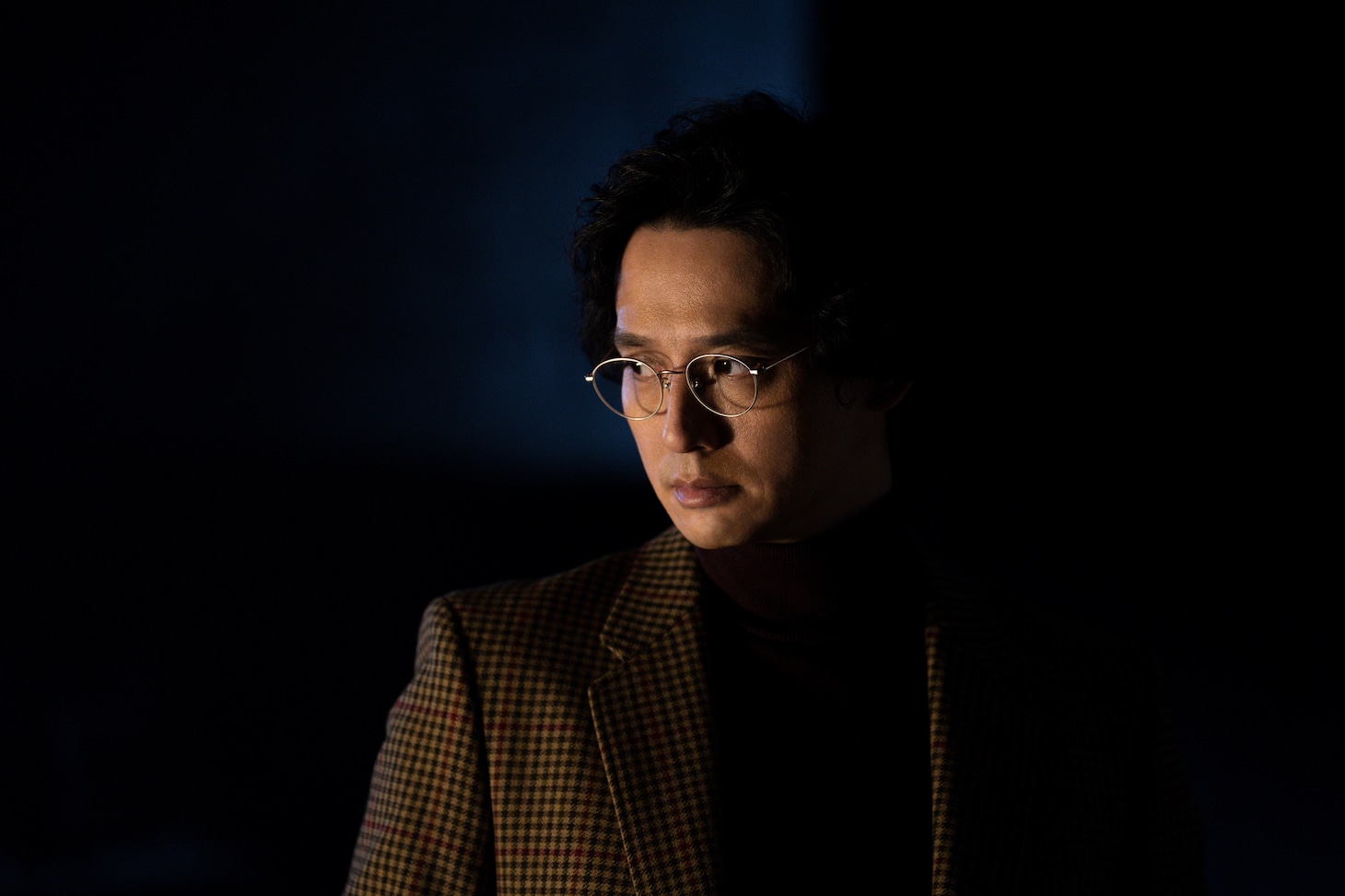 安藤政信演じる辰巳隆之介。