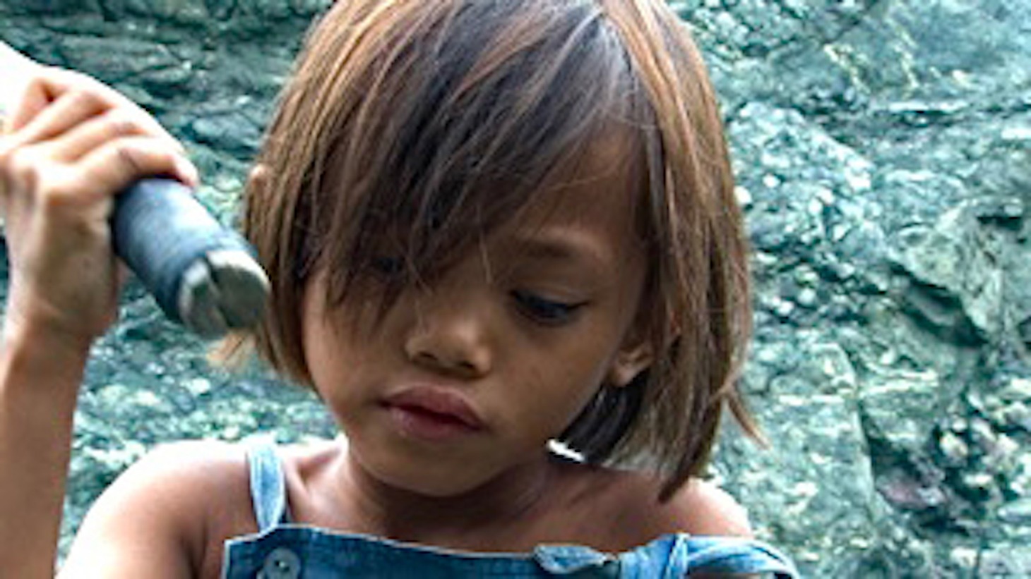 「子どもの瞳をみつめて」場面写真 (c)2022 TAKION.INC