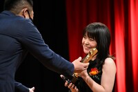 主演女優賞表彰時の岸井ゆきの。