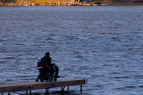 「もう、歩けない男」新場面写真