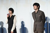 左から長澤まさみ、松山ケンイチ。